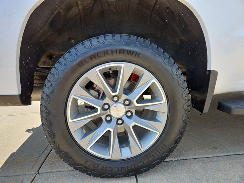 Used 2019 Chevrolet Silverado 1500 High Country w/ Safety Package II AWD/4WD image 5