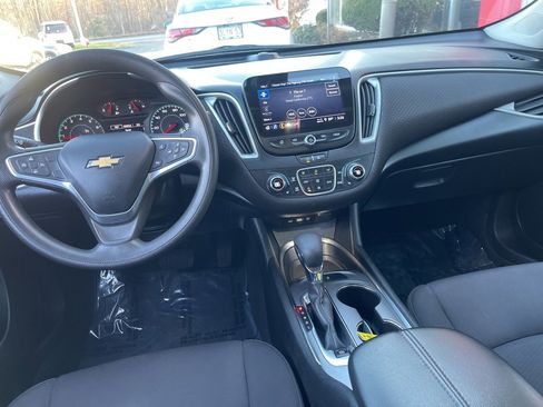 Used 2022 Chevrolet Malibu LT image 11