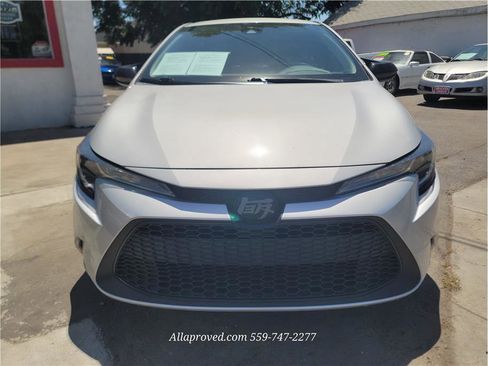 Used 2022 Toyota Corolla LE FWD image 3