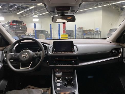 Used 2023 Nissan Rogue SV image 20