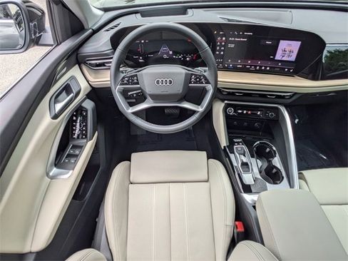 Used 2025 Audi Q5 Premium Plus w/ Premium Plus image 17