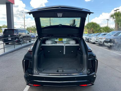 Used 2024 Cadillac Lyriq Luxury RWD image 16