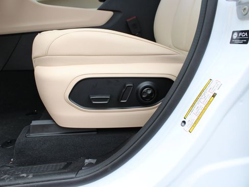 New 2025 Jeep Grand Cherokee Limited image 17