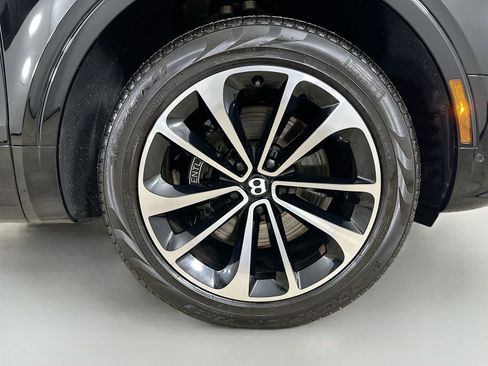 Used 2022 Bentley Bentayga AWD/4WD image 63