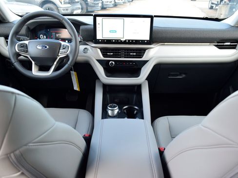 New 2026 Ford Explorer Active w/ Active Comfort Package RWD image 5