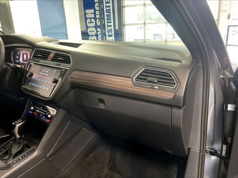 Used 2022 Volkswagen Tiguan SEL R-Line AWD/4WD image 13