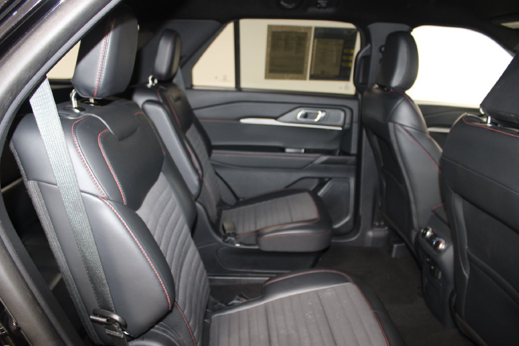 Used 2025 Ford Explorer ST-Line AWD/4WD image 26