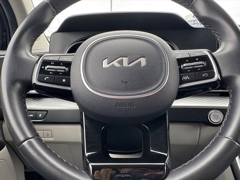 Used 2024 Kia Carnival LX FWD image 17