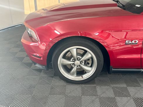Used 2011 Ford Mustang GT Premium w/ Comfort Pkg RWD image 11