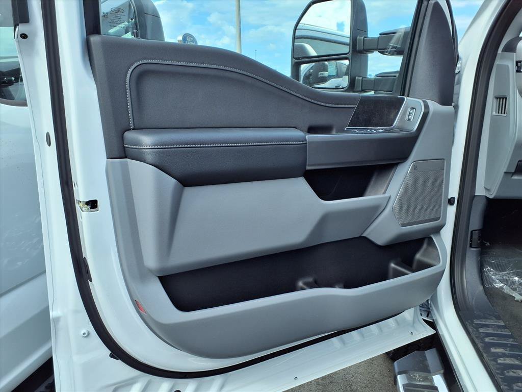 New 2026 Ford F350 XLT w/ XLT Premium Package AWD/4WD image 7