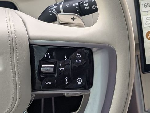 Used 2024 Land Rover Range Rover Autobiography image 23