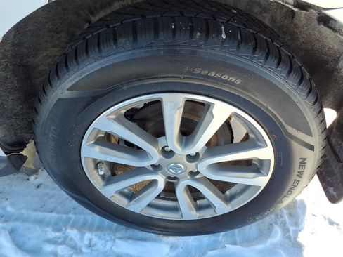 Used 2015 Nissan Pathfinder S image 10