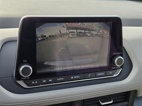 Used 2025 Nissan Rogue SV image 30