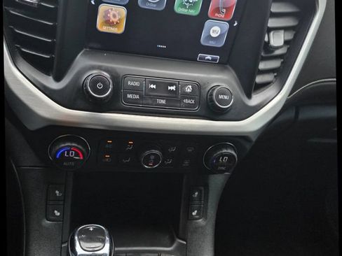 Used 2018 GMC Acadia SLT FWD image 10
