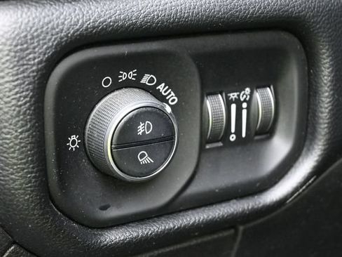 Used 2019 RAM 1500 Big Horn AWD/4WD image 17