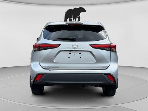 Used 2020 Toyota Highlander LE AWD/4WD image 4