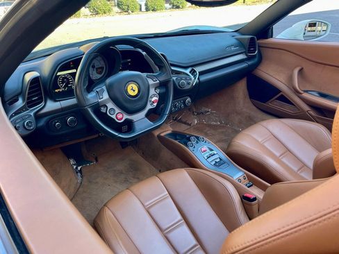 Used 2013 Ferrari 458 Spider image 31