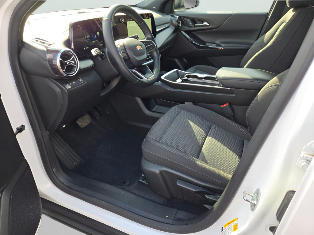 Certified 2025 Chevrolet Equinox LT FWD image 26