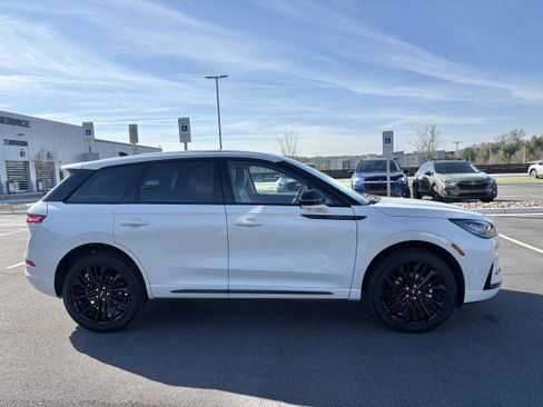 Used 2023 Lincoln Corsair AWD w/ Equipment Group 102A image 7