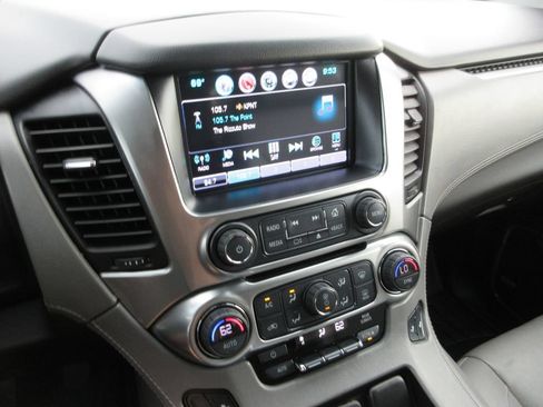 Used 2018 Chevrolet Suburban LT RWD image 31