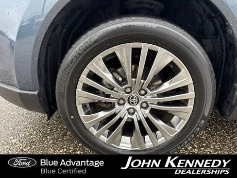 Used 2022 Toyota Venza Limited w/ Advanced Technology Package AWD/4WD image 2