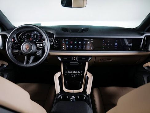 Used 2025 Porsche Cayenne image 11