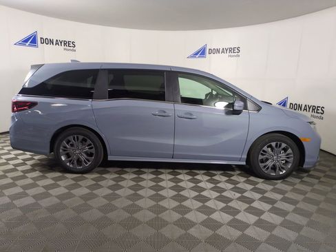 New 2026 Honda Odyssey Touring image 6