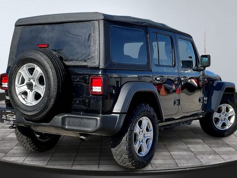 Used 2018 Jeep Wrangler Unlimited Sport S image 2