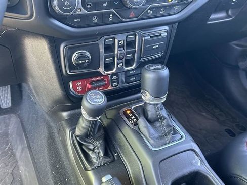Used 2026 Jeep Wrangler Unlimited Rubicon AWD/4WD image 28