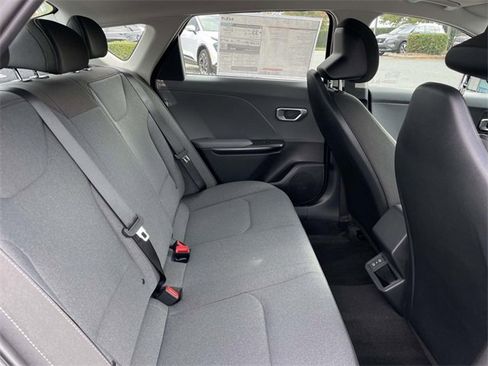 New 2025 Kia K4 LXS image 17