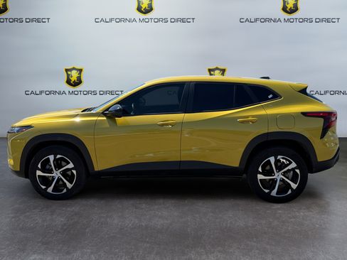 Used 2024 Chevrolet Trax RS FWD image 2