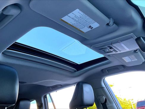 Used 2022 Toyota Highlander XLE image 13