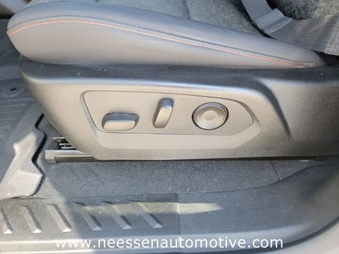 Used 2024 Chevrolet Colorado Z71 w/ Z71 Convenience Package 2 image 17