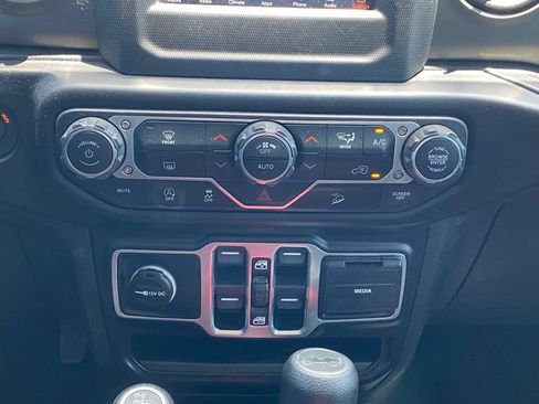 Used 2019 Jeep Wrangler Unlimited Sport S AWD/4WD image 18