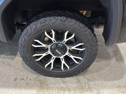 Used 2024 GMC Sierra 1500 AT4X image 10