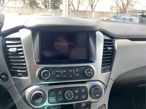 Used 2019 Chevrolet Suburban LT image 9