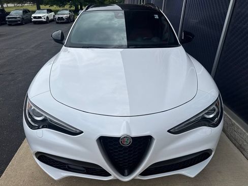 Used 2023 Alfa Romeo Stelvio Veloce AWD/4WD image 9