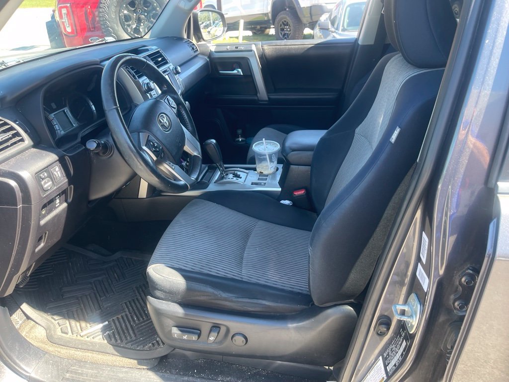 Used 2015 Toyota 4Runner SR5 AWD/4WD image 5