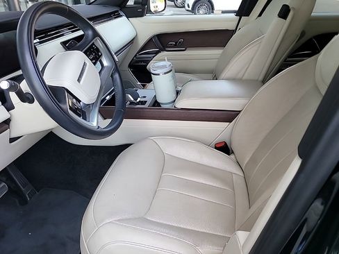 Used 2024 Land Rover Range Rover SE AWD/4WD image 4