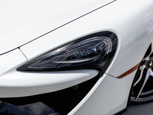 Used 2019 McLaren 570S Spider image 11