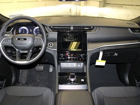 New 2026 Jeep Grand Cherokee Laredo X image 9