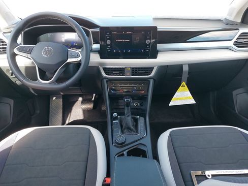 New 2026 Volkswagen Taos SE image 9