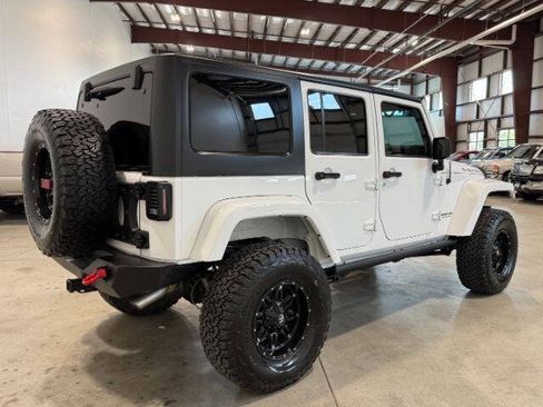 Used 2015 Jeep Wrangler Unlimited Rubicon w/ Connectivity Group AWD/4WD image 8