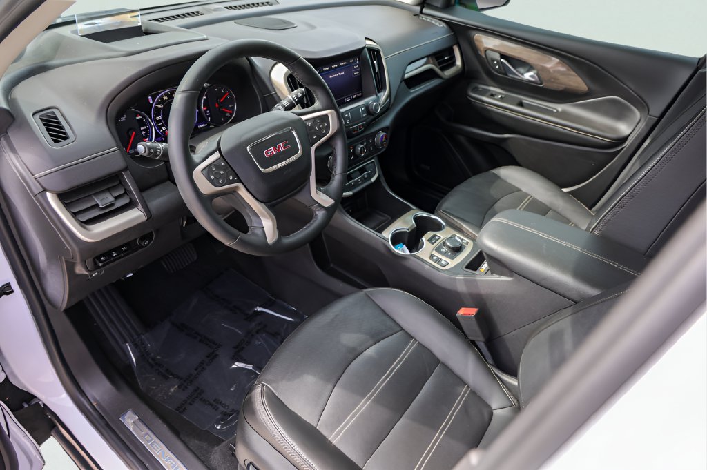 Used 2024 GMC Terrain Denali w/ Denali Premium Package AWD/4WD image 12
