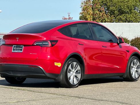 Used 2021 Tesla Model Y Long Range image 2