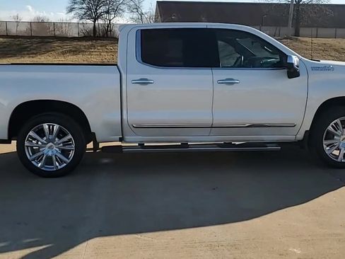 Used 2025 Chevrolet Silverado 1500 High Country w/ High Country Premium Package AWD/4WD image 9