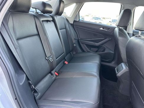 Used 2019 Volkswagen Jetta SE w/ Cold Weather Package image 11