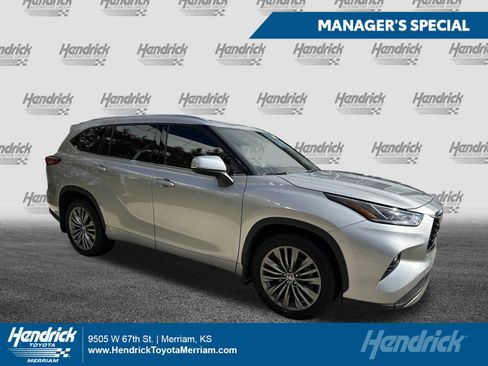 Used 2021 Toyota Highlander Platinum AWD/4WD image 1