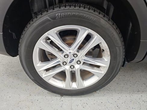 Used 2016 Ford Explorer XLT w/ Equipment Group 202A image 7