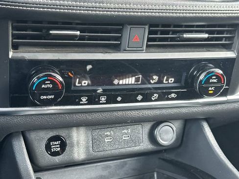 Used 2024 Nissan Rogue SV image 23